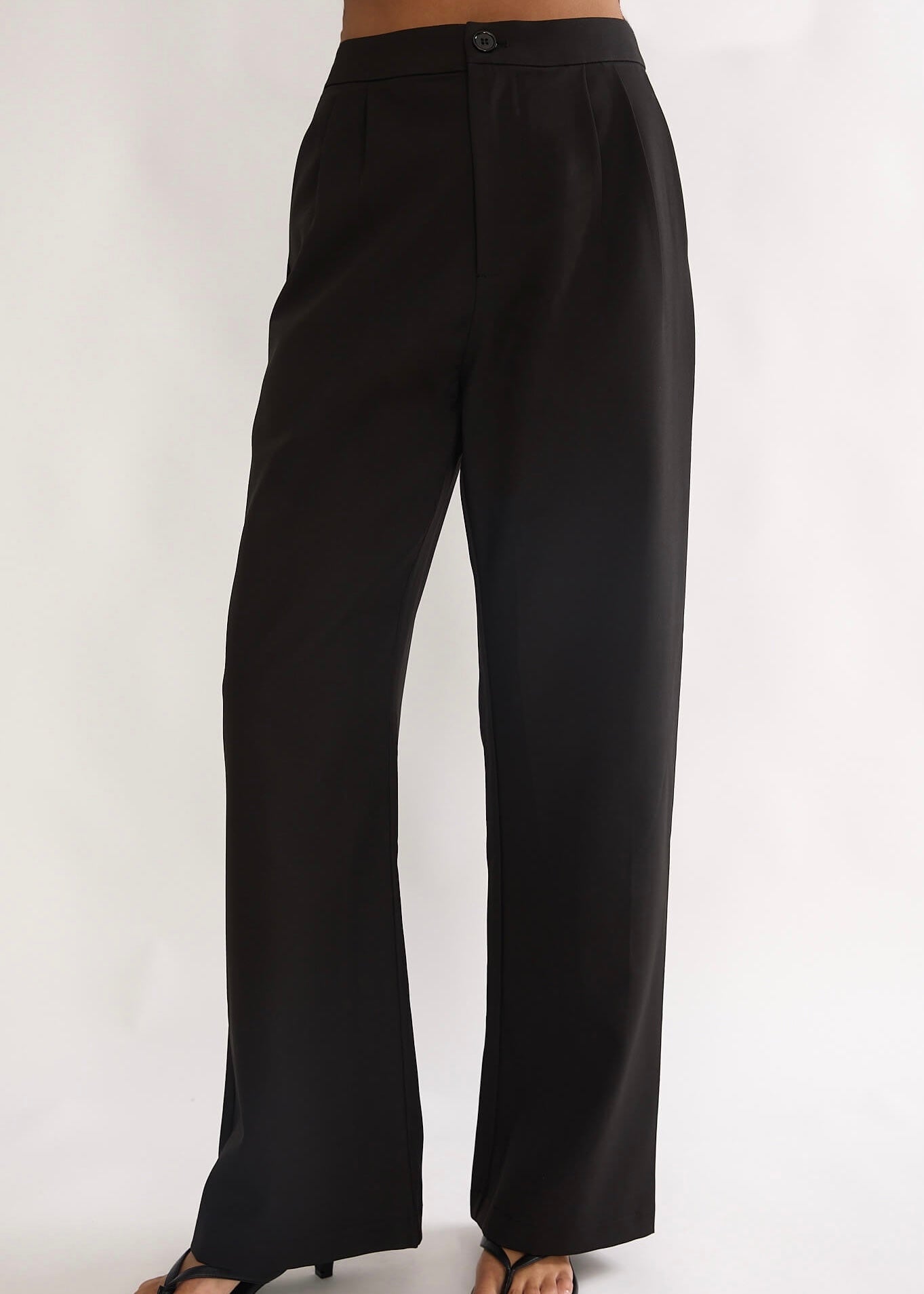 Sutton Pant, Blk